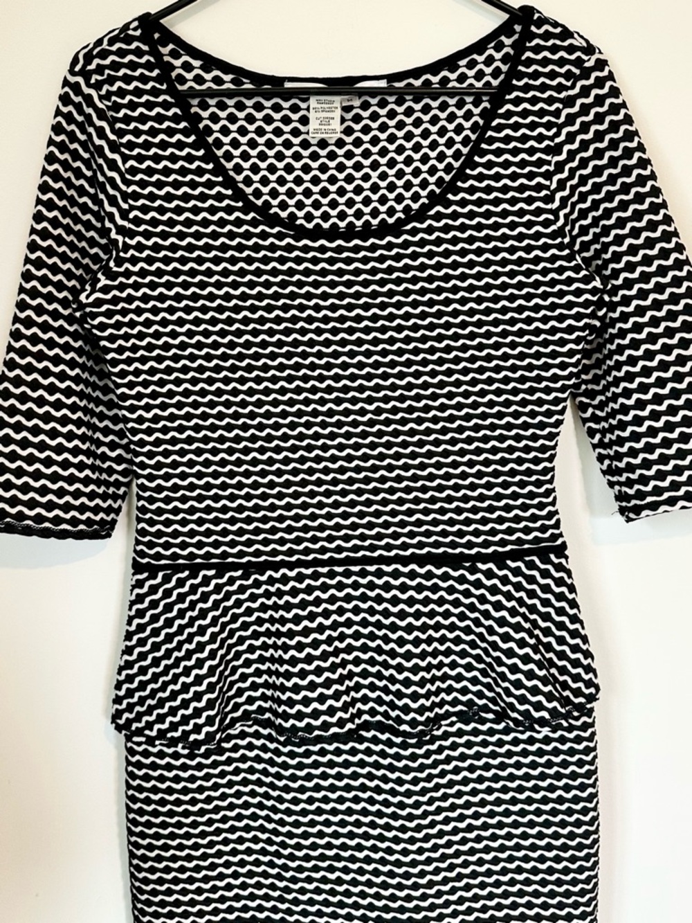 Max Studio Black & White Textured Peplum Dress - Size: Medium - Picture 4 of 6
